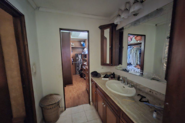 Venta de casa tipo chalet con terreno en la chorrera