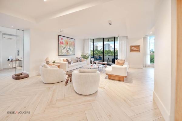 Park 1 a luxury opportunity with 3 parkings luxury