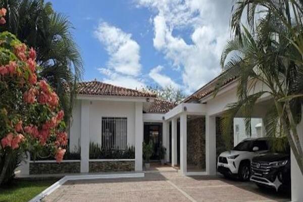 Palmeras del golf 495,000 neg. close to beach and