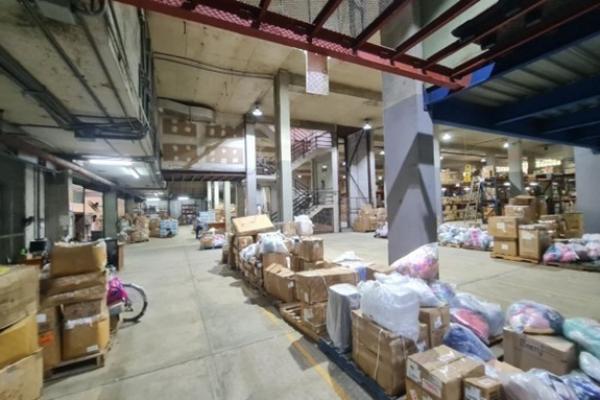 Sale of building with large warehouse and offices in the city.