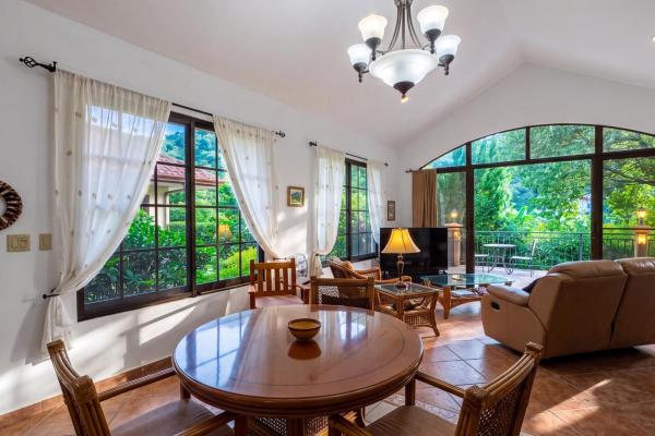 Two villas with 6 bedrooms and mountain views