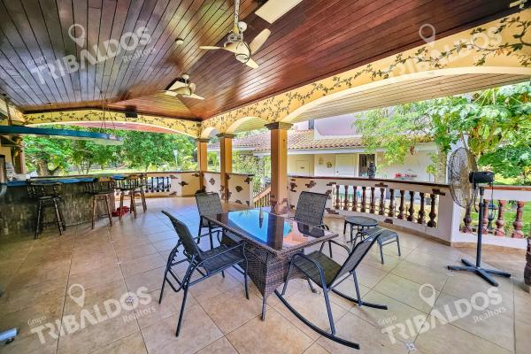Venta de amplia casa en albrook