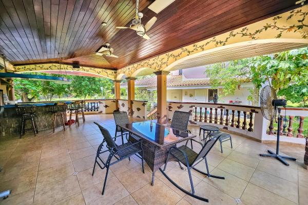 Venta de amplia casa en albrook