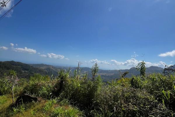 Mountain view home in altos del maria