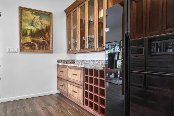 Country estate with multiple buildings in palmira