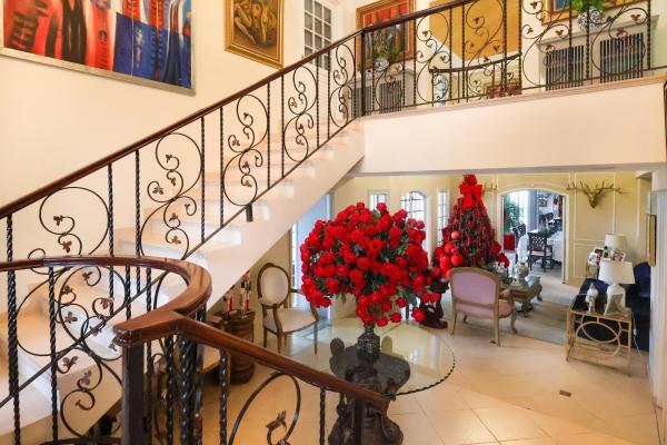 Venta de casa de 2 niveles en altos de panamá