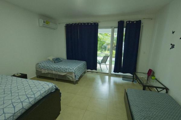 Furnished 2-level apartment near the beach