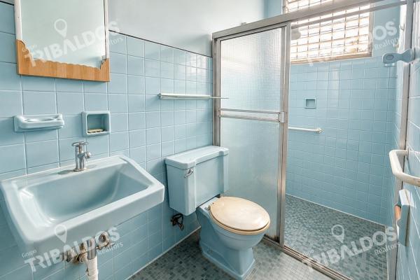 House for sale in bethania, commercial area