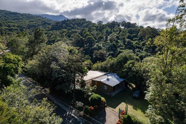 Finca de café y aguacate de boquete con vistas al volcán barú