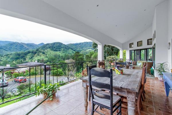 Elegant 4-bedroom furnished estate in boquete