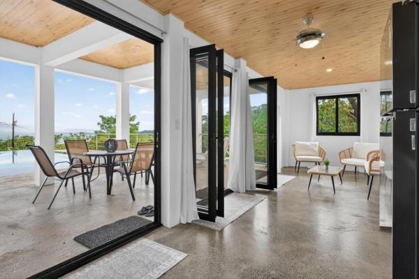 Turnkey ocean-view luxury villa in sea view hills