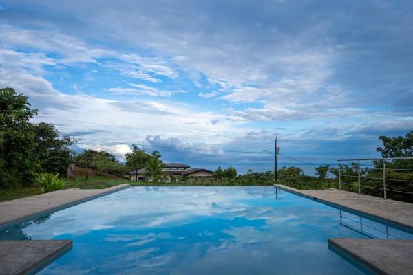 Turnkey ocean-view luxury villa in sea view hills