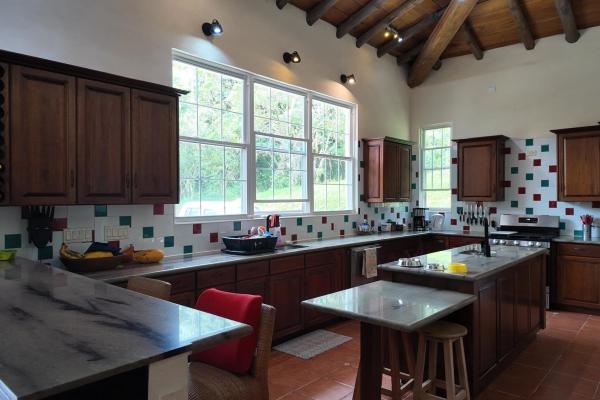 Spacious home for sale in altos del maria with pan
