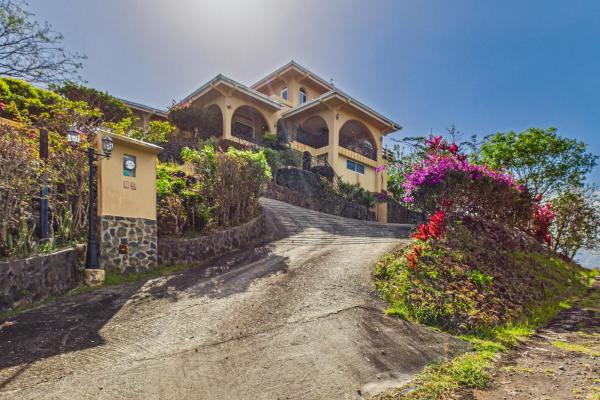 Mountain & ocean view home for sale in sora