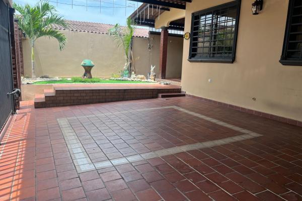 Venta casa espaciosa en brisas del golf