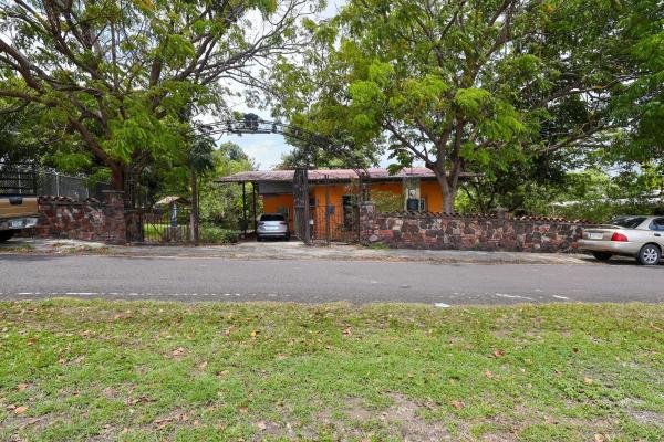 Land for sale with construction on thetransístmica