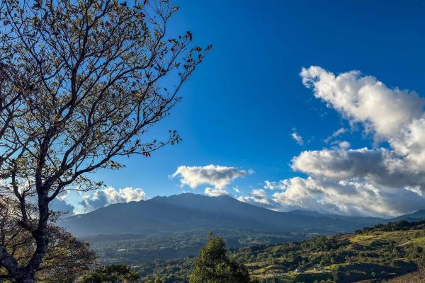 Mountain view lot for sale in jaramillo, boquete