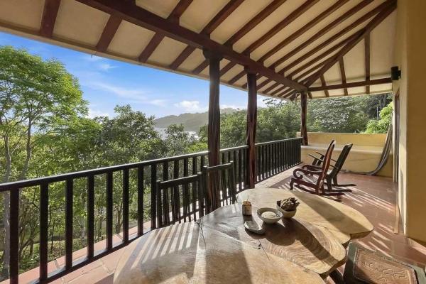 Cambutal ocean view home near los buzos