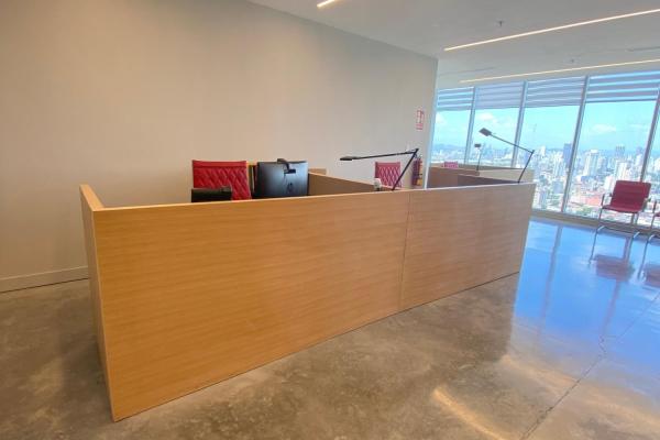 Se vende oficina remodelada en balboa office center
