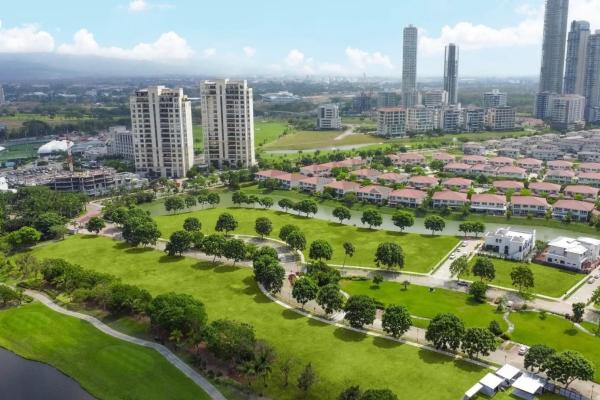Exclusive residential lot for sale in peninsula