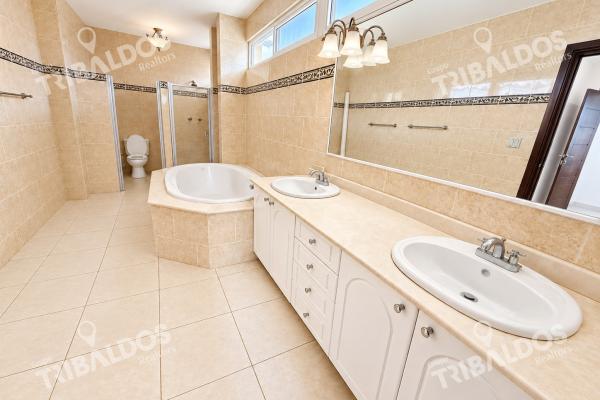 Venta de casa en costa del este con cocina remodelada