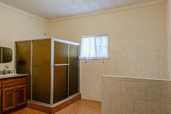 La casa de tus sueños con un amplio terreno en boquerón