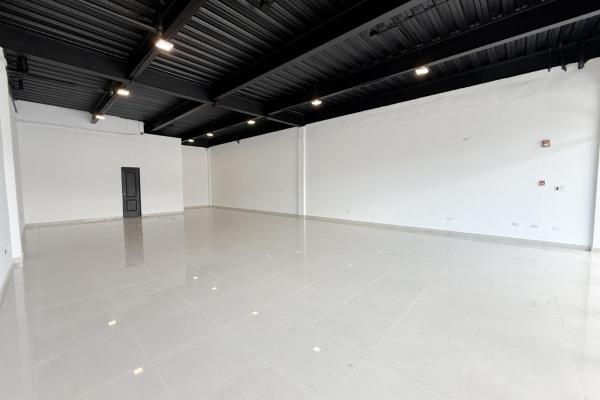 Commercial premises in galería cincuentenario
