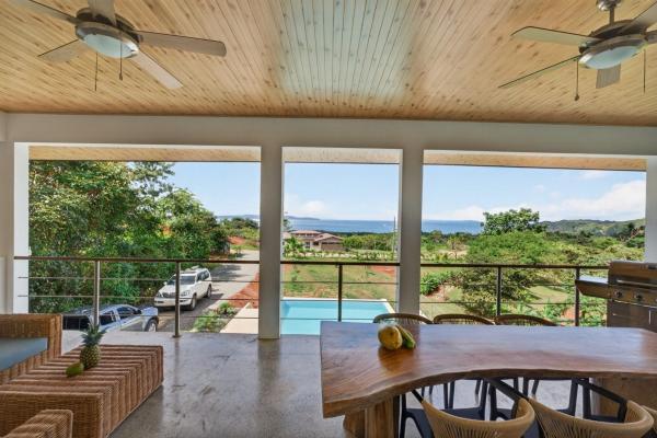Turnkey ocean-view luxury villa in sea view hills