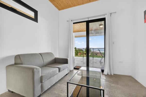 Turnkey ocean-view luxury villa in sea view hills