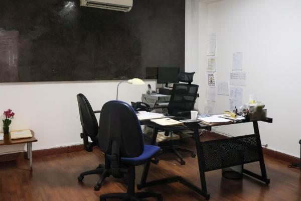 Commercial building for sale on via porras