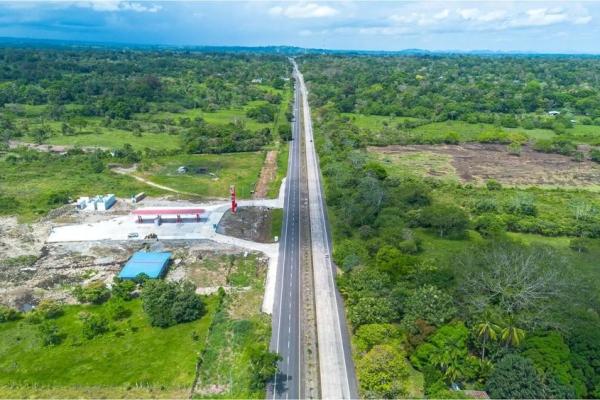 Terreno de 8 hectáreas en venta con acceso a la carretera panamericana.