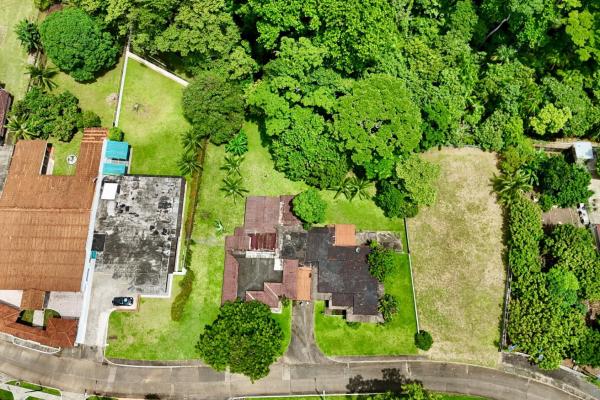 Exclusive double duplex in brazos heights, colon