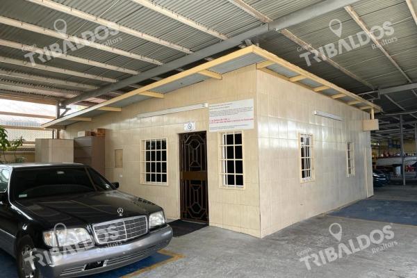 Venta de terreno con galera, parque lefebre