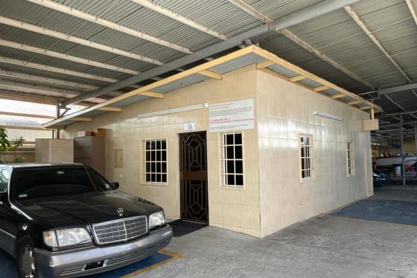 Venta de terreno con galera, parque lefebre