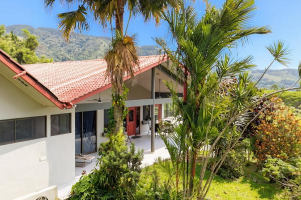 Se vende casa de montaña con impresionantes vistas en altos del maria