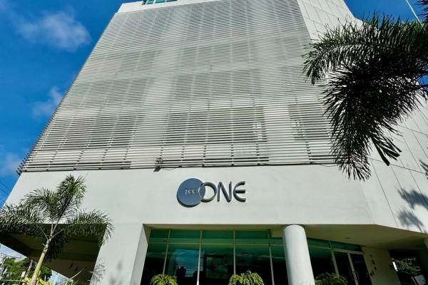 Se vende espectacular apt al lado del parque omar