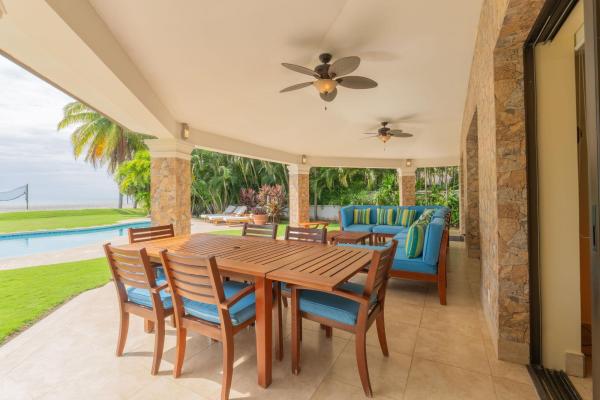 Gorgeous beachfront house for sale in buenaventura