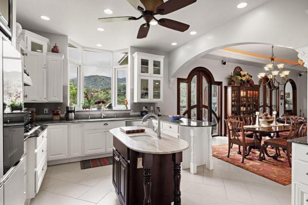Sophisticated mountain house in boquete the spring