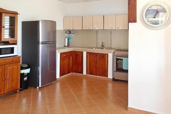 Casa en pedasí con área independiente para huéspedes