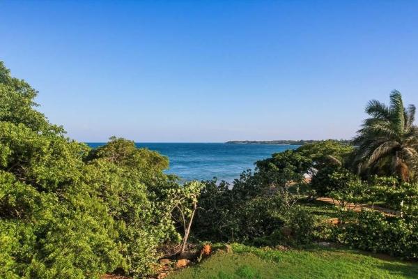 Costa pedasí beachfront lot – 35m premium frontage