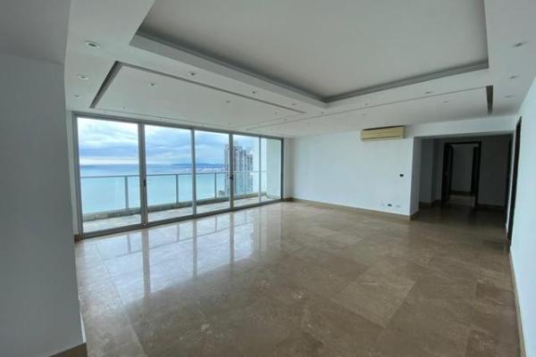 Q tower, en punta pacifica