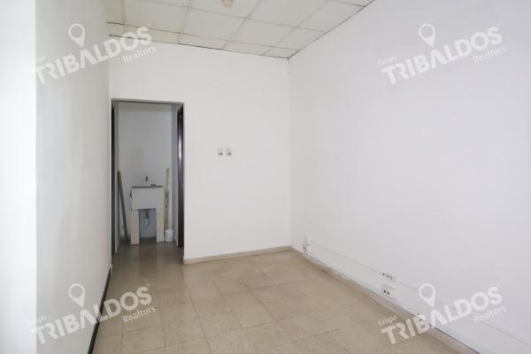 Commercial premises for sale in tumba muerto