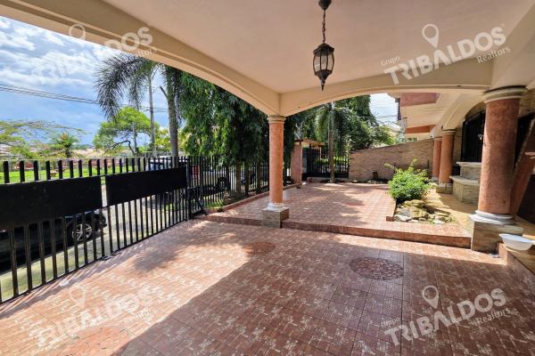 House for sale in condado del rey