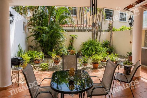 Casa en venta en palmeras del este con 5 recámaras en costa del este