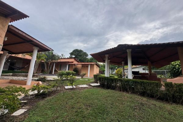 5-bedroom villa with pool in las lajas de chame