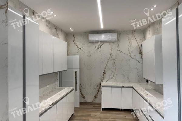 Venta o alquiler de espectacular casa en altos del golf con piscina