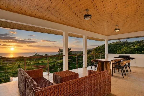 Turnkey ocean-view luxury villa in sea view hills