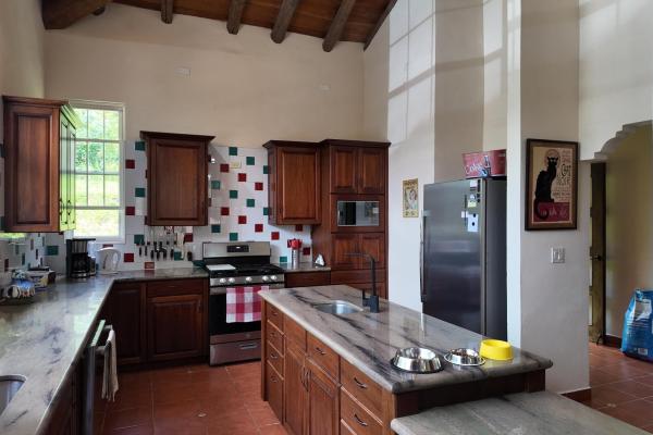 Spacious home for sale in altos del maria with pan