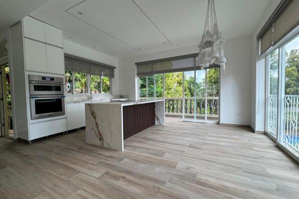 Venta o alquiler de espectacular casa en altos del golf con piscina