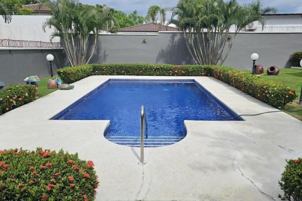 House in coronado with pool and 1000m2 land